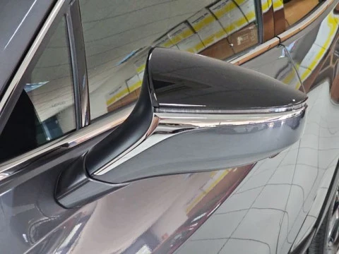 Lexus UX 2.0 300h UX Plus