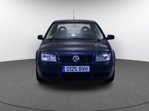 Volkswagen BORA 1.6 CONCEPTLINE 4P