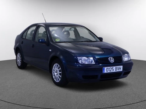 Volkswagen BORA 1.6 CONCEPTLINE 4P