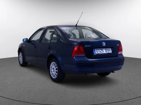 Volkswagen BORA 1.6 CONCEPTLINE 4P