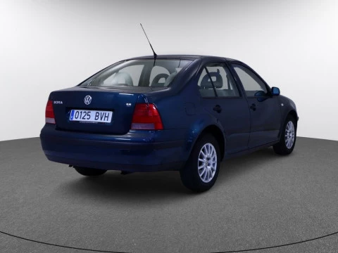 Volkswagen BORA 1.6 CONCEPTLINE 4P