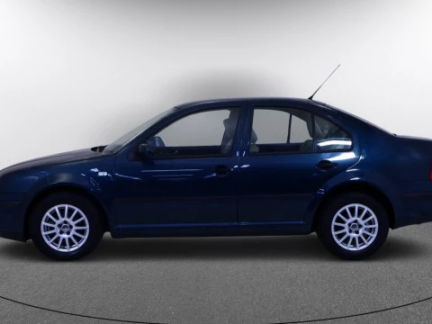 Volkswagen BORA 1.6 CONCEPTLINE 4P