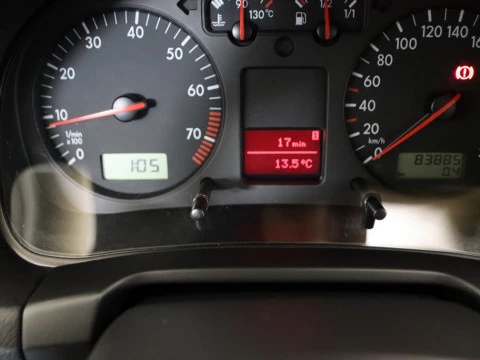 Volkswagen BORA 1.6 CONCEPTLINE 4P