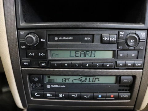 Volkswagen BORA 1.6 CONCEPTLINE 4P