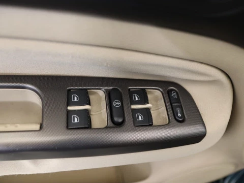 Volkswagen BORA 1.6 CONCEPTLINE 4P