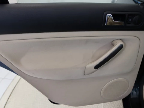 Volkswagen BORA 1.6 CONCEPTLINE 4P