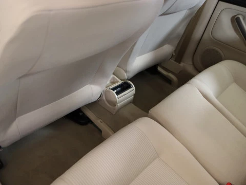 Volkswagen BORA 1.6 CONCEPTLINE 4P