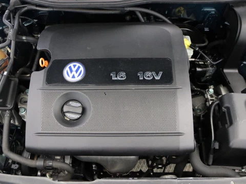 Volkswagen BORA 1.6 CONCEPTLINE 4P