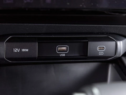 Kia Niro 1.6 GDi HEV 104kW (141CV) Concept Kia Niro 1.6 GDi HEV 104kW (141CV) Concept