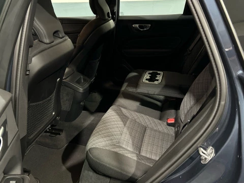 Volvo XC60 2.0 B5 P CORE AUTO 4WD 250 5P MILD HYBRID