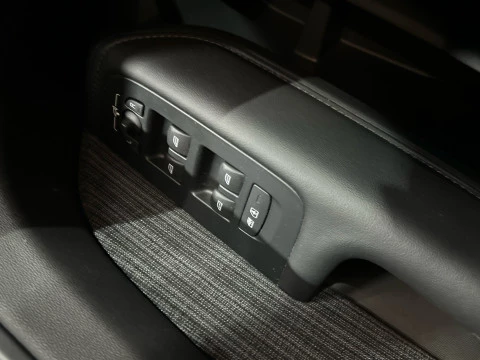 Volvo XC60 2.0 B5 P CORE AUTO 4WD 250 5P MILD HYBRID