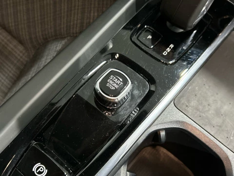 Volvo XC60 2.0 B5 P CORE AUTO 4WD 250 5P MILD HYBRID