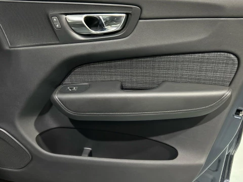 Volvo XC60 2.0 B5 P CORE AUTO 4WD 250 5P MILD HYBRID