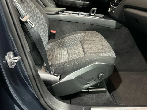 Volvo XC60 2.0 B5 P CORE AUTO 4WD 250 5P MILD HYBRID