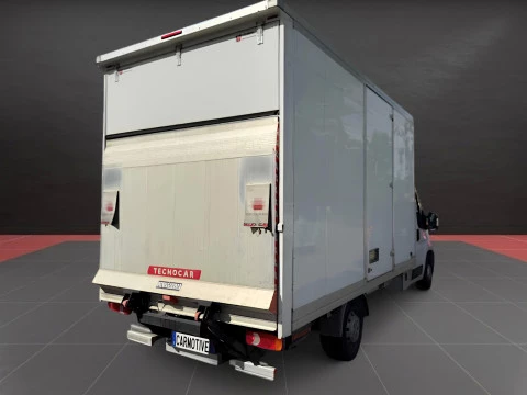 Opel Movano  L4 Carrozado con Trampilla Elevadora y Puerta Lateral (2024) – El Camión 3500kg Seminuevo para Grandes Cargas