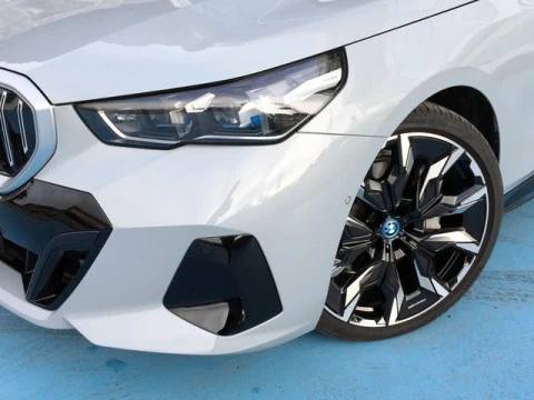 BMW i5 eDrive40 250 kW (340 CV)