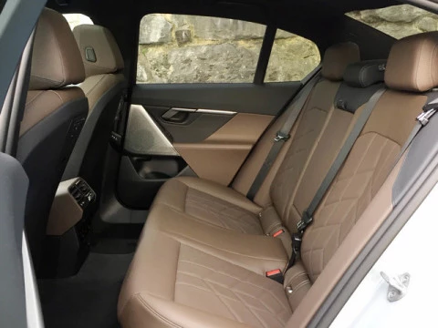 BMW i5 eDrive40 250 kW (340 CV)