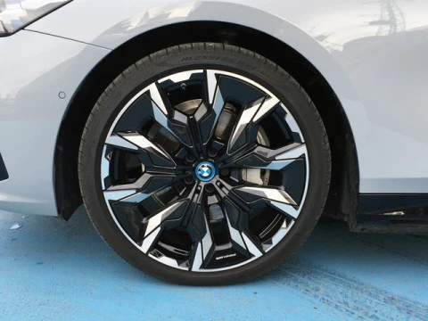 BMW i5 eDrive40 250 kW (340 CV)