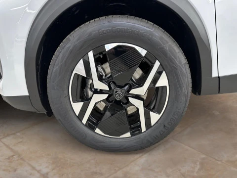 Peugeot 2008 Allure Gasolina 100 S&S 6 Vel. MAN