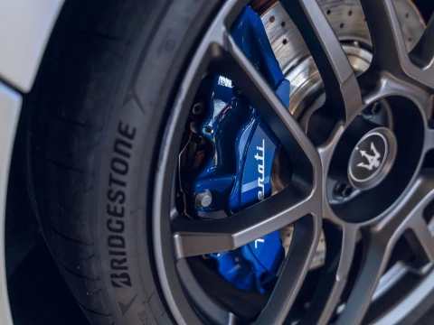 Maserati MC20 V6 630CV Gasolina RWD