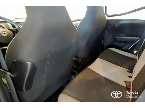 Toyota Aygo 5 Puertas x-play 70 Manual 5v