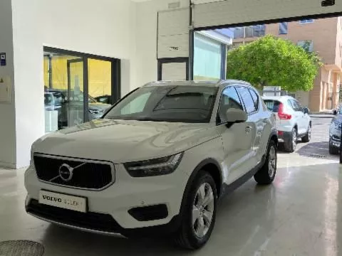 Volvo XC40 2.0 D4 AWD Momentum Auto Volvo XC40 2.0 D4 AWD Momentum Auto