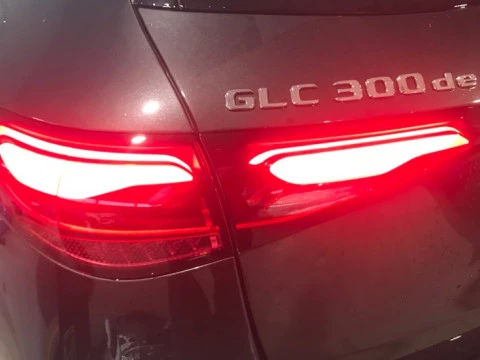 Mercedes-Benz GLC  300 de 4MATIC con tecnología híbrida
