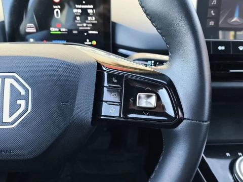 MG4 64kWh Luxury 150 kW (204 CV)