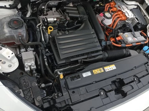 Seat Nuevo León SP 1.4 e-Hybrid DSG S&S Xcellence Go L