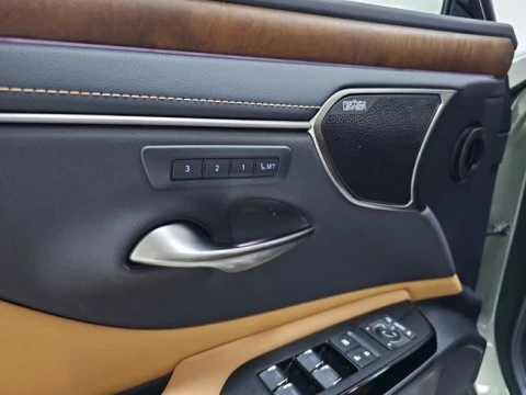 Lexus ES 2.5 300h Luxury