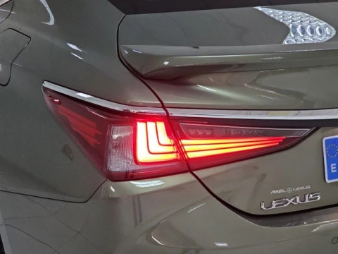 Lexus ES 2.5 300h Luxury