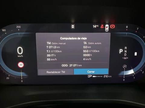 Volvo XC40 XC40 Plus, B3 Mild Hybrid, Gasolina, Dark