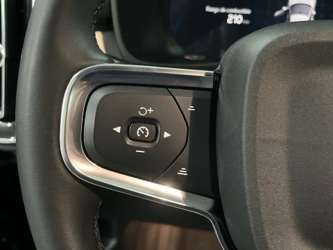 Volvo XC40 XC40 Plus, B3 Mild Hybrid, Gasolina, Dark