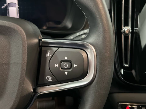 Volvo XC40 XC40 Plus, B3 Mild Hybrid, Gasolina, Dark