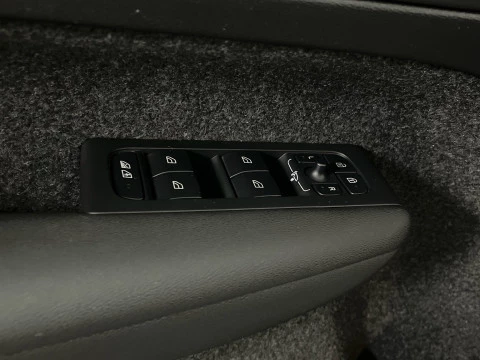 Volvo XC40 XC40 Plus, B3 Mild Hybrid, Gasolina, Dark