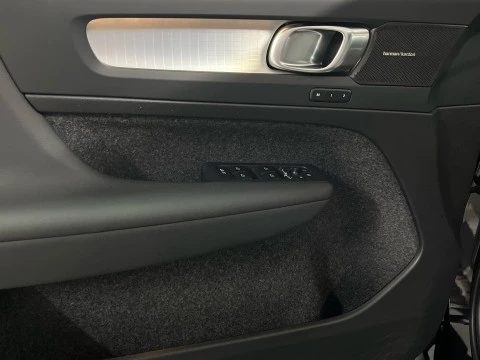 Volvo XC40 XC40 Plus, B3 Mild Hybrid, Gasolina, Dark