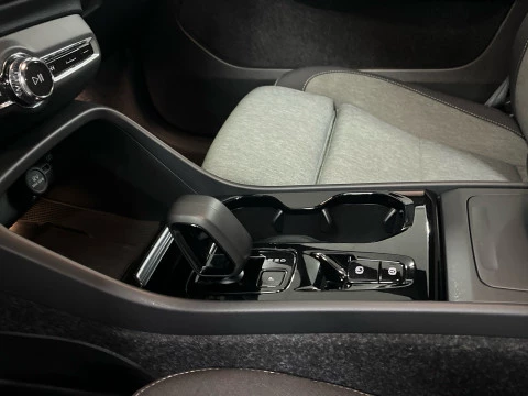 Volvo XC40 XC40 Plus, B3 Mild Hybrid, Gasolina, Dark