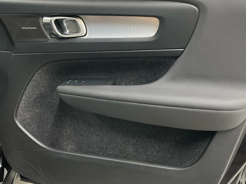 Volvo XC40 XC40 Plus, B3 Mild Hybrid, Gasolina, Dark