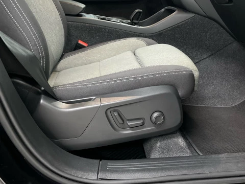 Volvo XC40 XC40 Plus, B3 Mild Hybrid, Gasolina, Dark