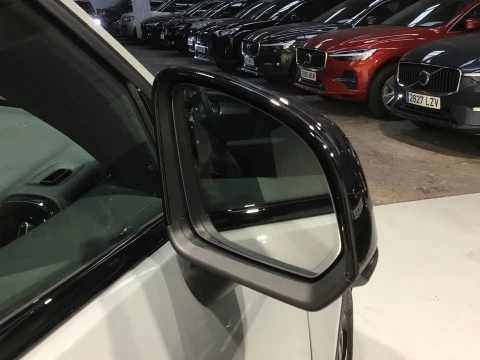 Volvo XC40 XC40 PLUS B3 MILD HYBRID GASOLINA