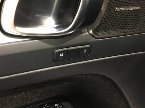 Volvo XC40 XC40 PLUS B3 MILD HYBRID GASOLINA