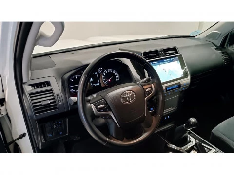 Toyota Land Cruiser 3P VX 2.8D 204 T/M 6v (4x4)