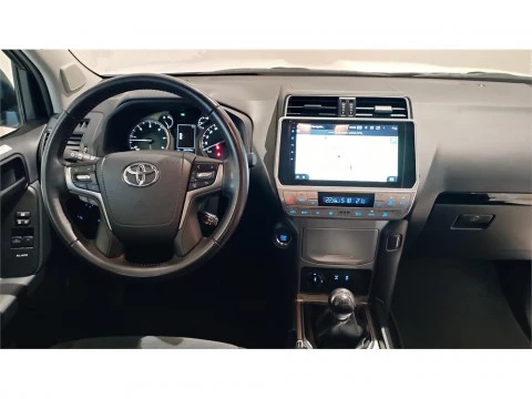 Toyota Land Cruiser 3P VX 2.8D 204 T/M 6v (4x4)