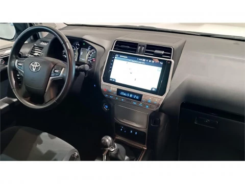 Toyota Land Cruiser 3P VX 2.8D 204 T/M 6v (4x4)