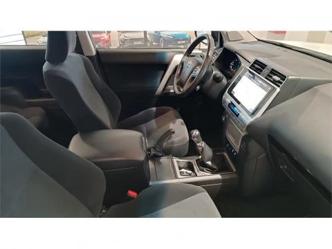 Toyota Land Cruiser 3P VX 2.8D 204 T/M 6v (4x4)