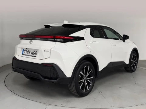 Toyota C-HR Advance Hybrid 140