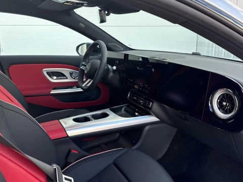 Mercedes-Benz CLA  250+ con tecnologia EQ