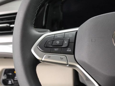 Volkswagen Multivan 2.0 TDI DSG LIFE 150 5P 7 Plazas