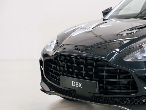 Aston Martin DBX 707 V8