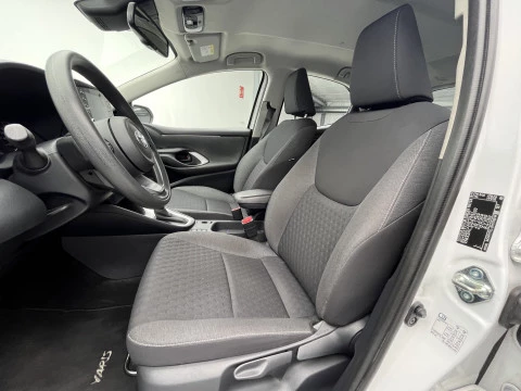 Toyota Yaris 1.5 120H Business Plus